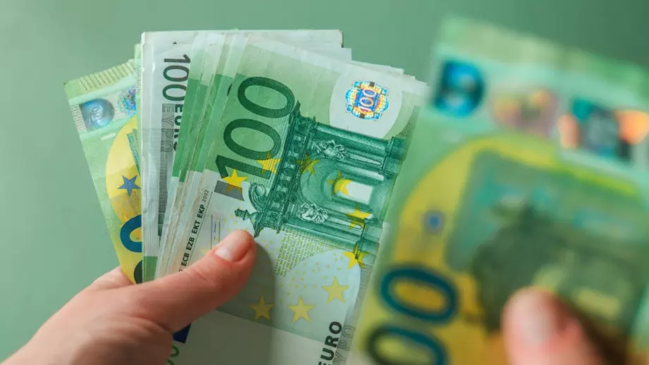 Еврото не успява да пробие прага от 1,07 долара