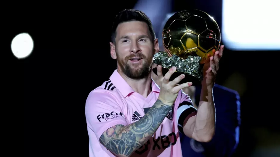 Лионел Меси с голям жест към Барселона, дари осмата си "Златна топка" (ВИДЕО)