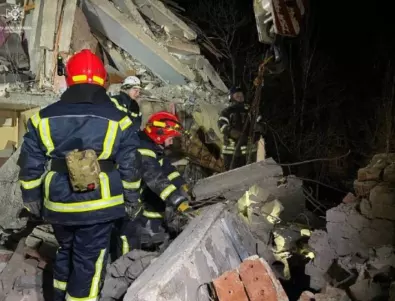 Жертви и ранени след руска ракета, ударила жилищна сграда в Донецка област (ВИДЕО)