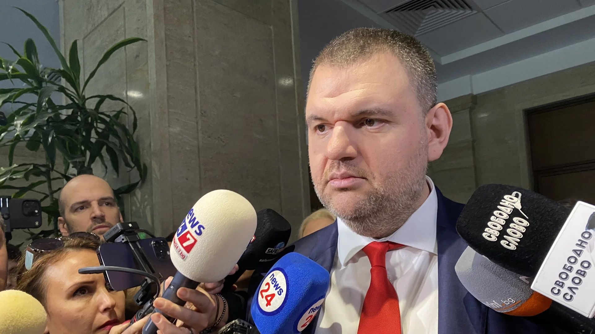 Пеевски се ядоса на Тагарев: Унизи парламента