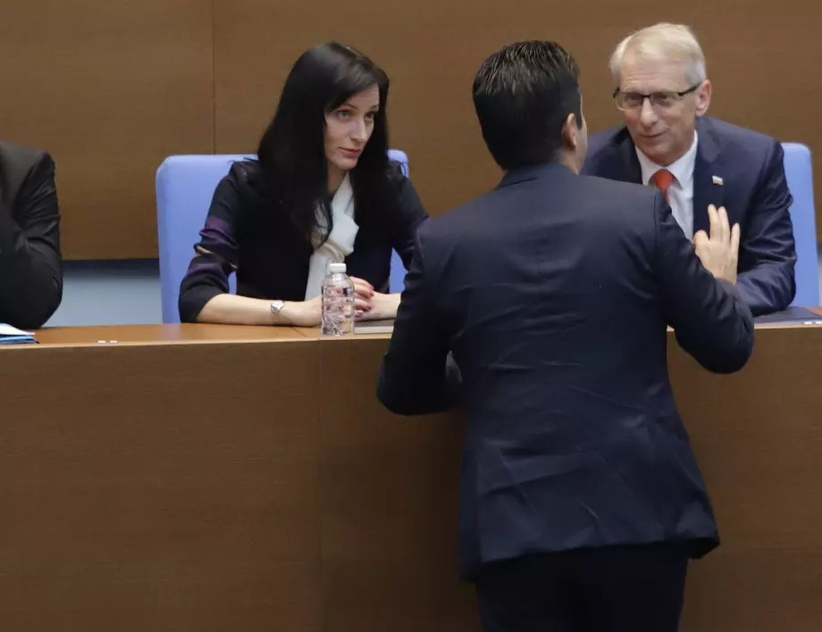 Габриел и Василев на парламентарен контрол 