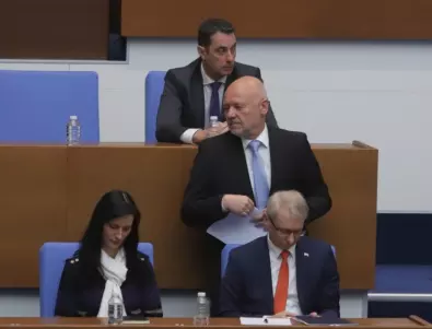 Заради Украйна: Депутатите викат Денков и Тагарев в парламента