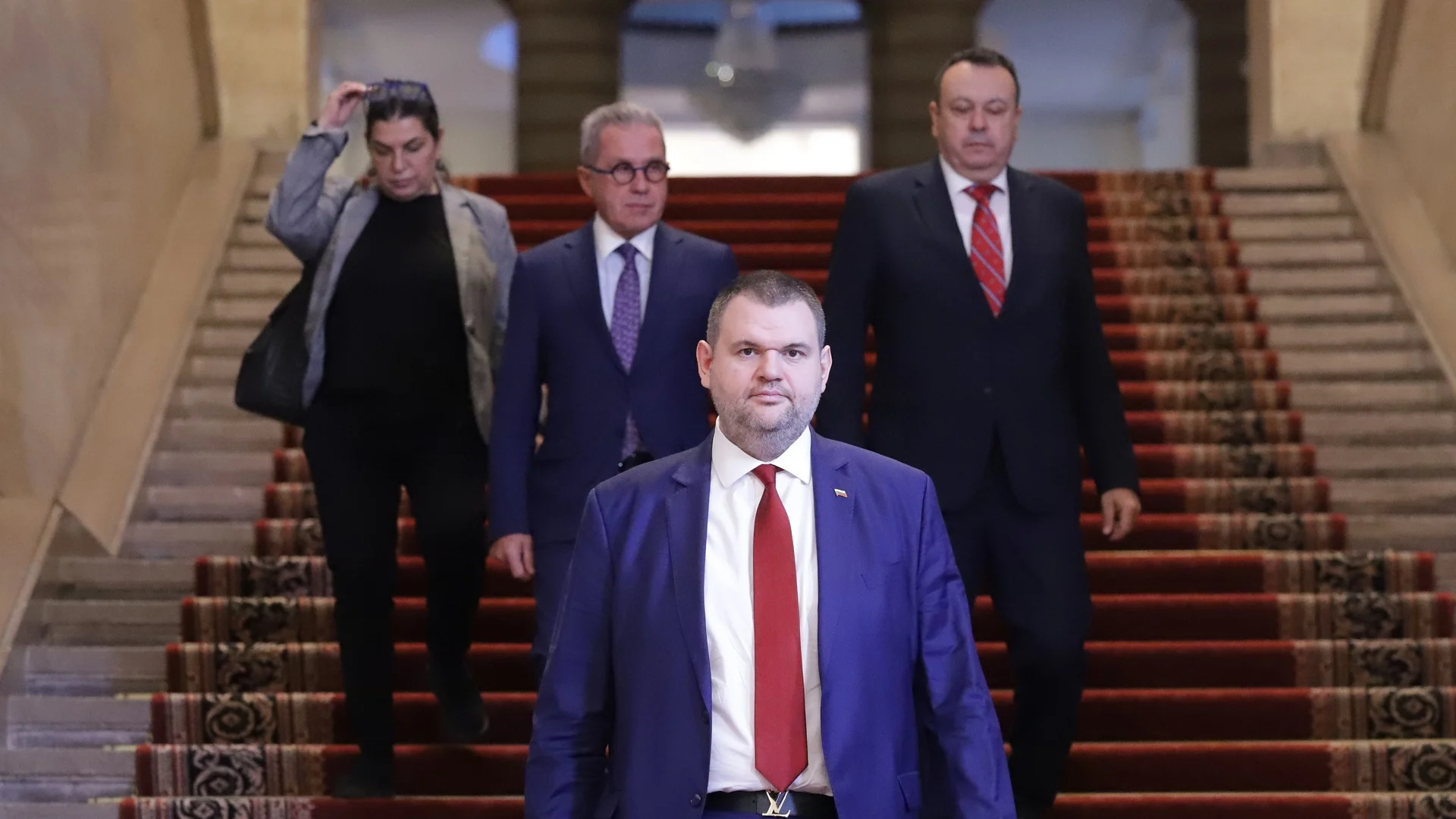 С извинение и обяснение в любов Делян Пеевски обеща да работи за избирателите на ДПС (СНИМКИ)