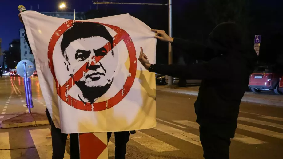 Организаторът на протеста с 2 искания, показа, че в цяла България и чужбина искат оставката на БФС