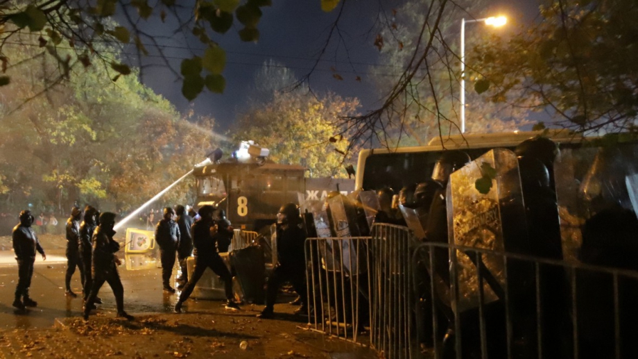 Интересно: СДВР търси хора от протеста срещу БФС на мача на младежите на България