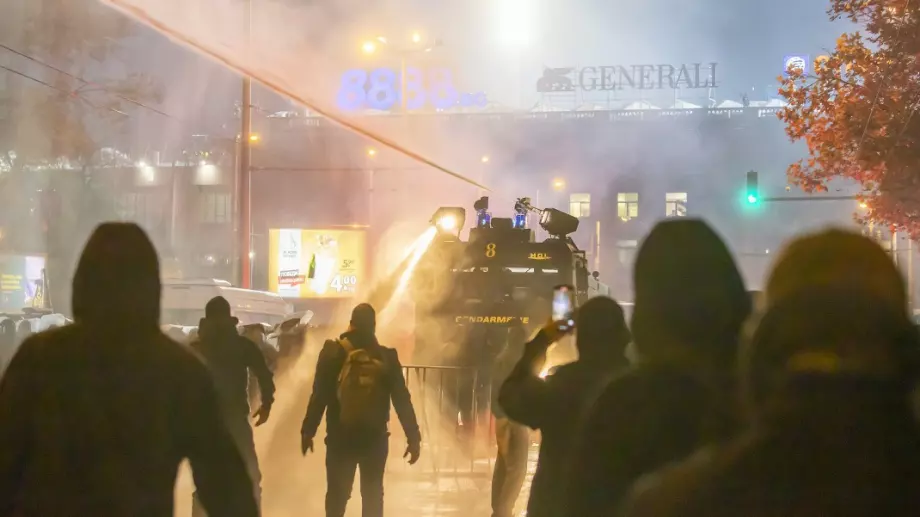 В Северна Македония са обезпокоени: Полицията в София бие, протестиращите кървят