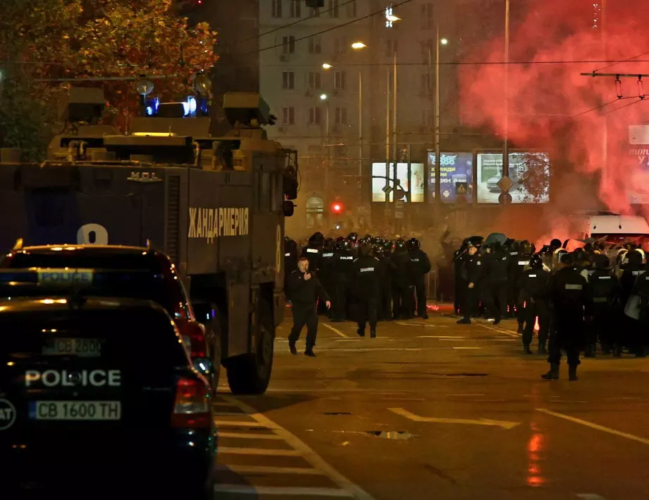 Пребити журналисти на протеста срещу БФС: Събират се данни за полицейско насилие