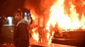 Арестуваният за палежа на полицейски бус: Биха ме и обвиниха, а аз просто говорих по телефона