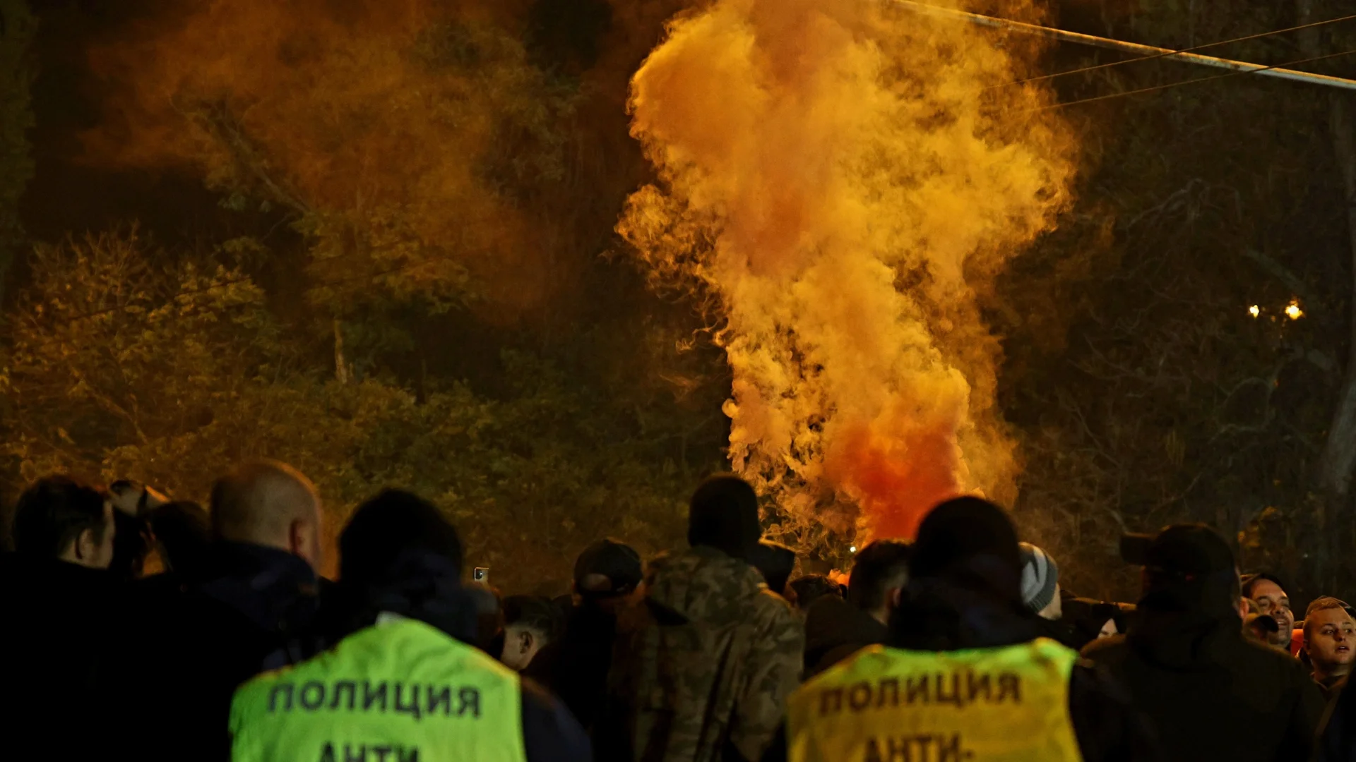 МВР проверява дали има полицейско насилие в скандалните видеа от протеста срещу БФС