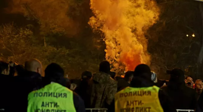 МВР проверява дали има полицейско насилие в скандалните видеа от протеста срещу БФС