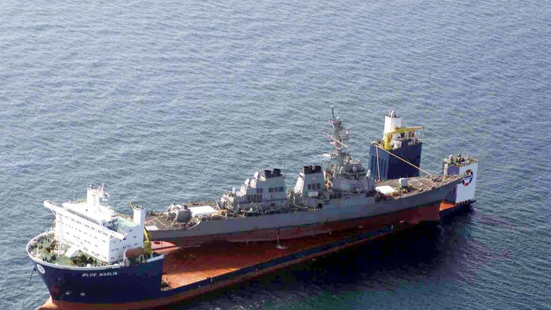 Нов опит за отвличане на кораб в Червено море: Индия изпрати помощ