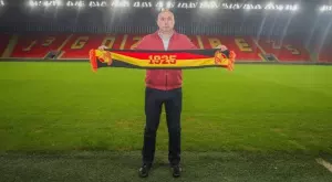 {{ otherArticle[0].article.title }}