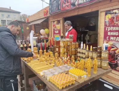 Базар на меда и пчелните продукти отвори врати в центъра на Плевен