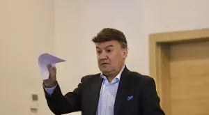 {{ otherArticle[0].article.title }}