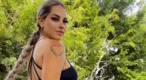 Без сутиен и с изрисувани гърди: Красива полицайка разсейва феновете в Колумбия (ВИДЕО+СНИМКИ)