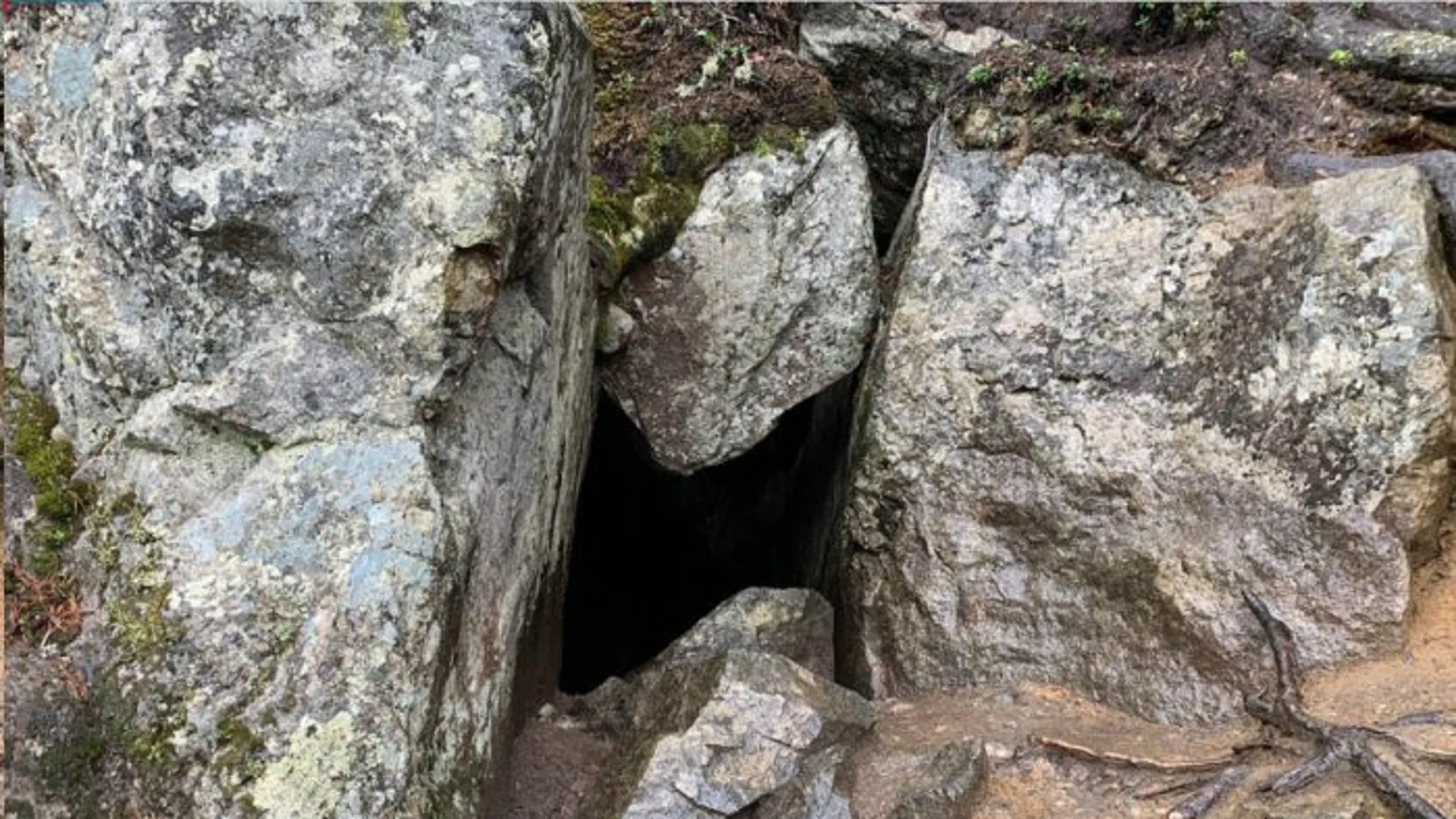 Блокирани в пещерата: Петима души бедстват в Словения