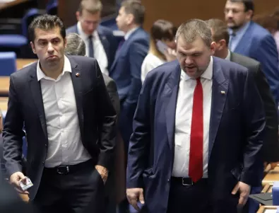 Борисов, Петков и Пеевски искат депутатите да работят извънредно следващата седмица