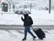 След рекорден сняг: Летището в Мюнхен заработи (ВИДЕО)
