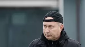 Станимир Стоилов прави фурор в Турция, НО: Бивш играч на Барселона го слага в "малкия си джоб"