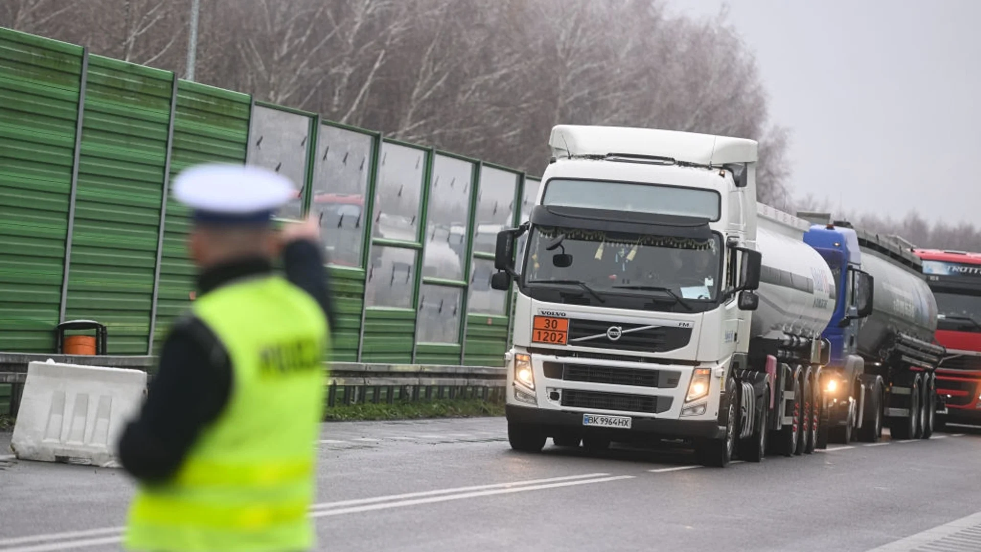 Пак блокада на полско-украинската граница, полицията се готви да действа (ВИДЕО)