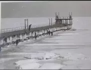 Уникални кадри на замръзналото Черно море отпреди близо век обикалят мрежите (СНИМКИ)