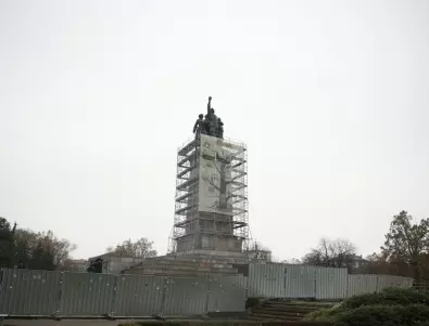 „Граждански демонтаж на МОЧА“: БОЕЦ започва унищожаване на паметника (ВИДЕО)