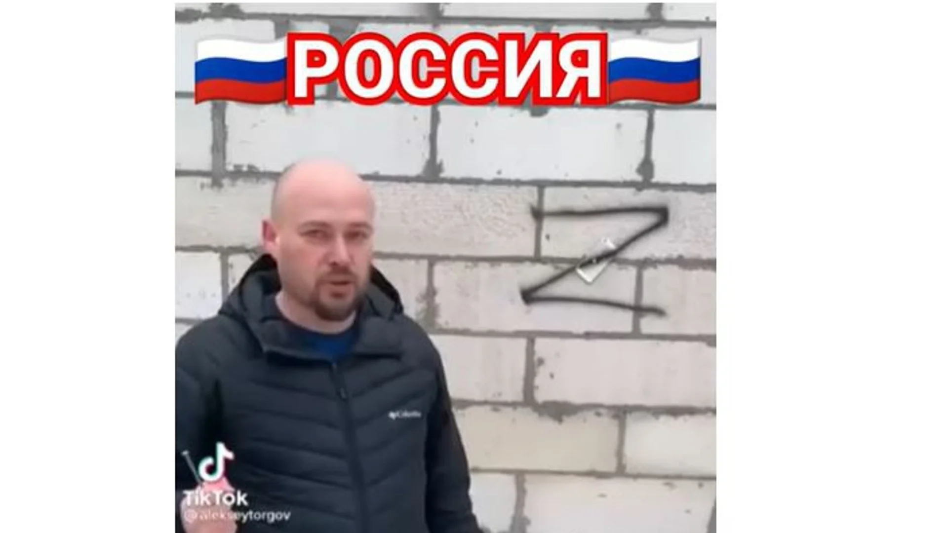 "Моят отговор на санкциите!": Руснак закова мобилния си телефон на стената (ВИДЕО)