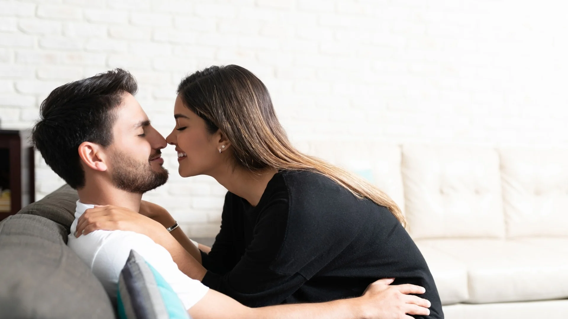 Пет зодии ще бъдат обгърнати от магията на романтиката: любовен хороскоп за пролетта на 2024 г.