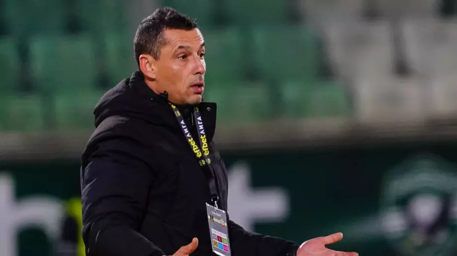 Голямо напрежение в Локомотив Пд заради трансфери, Александър Томаш плаши с оставка?