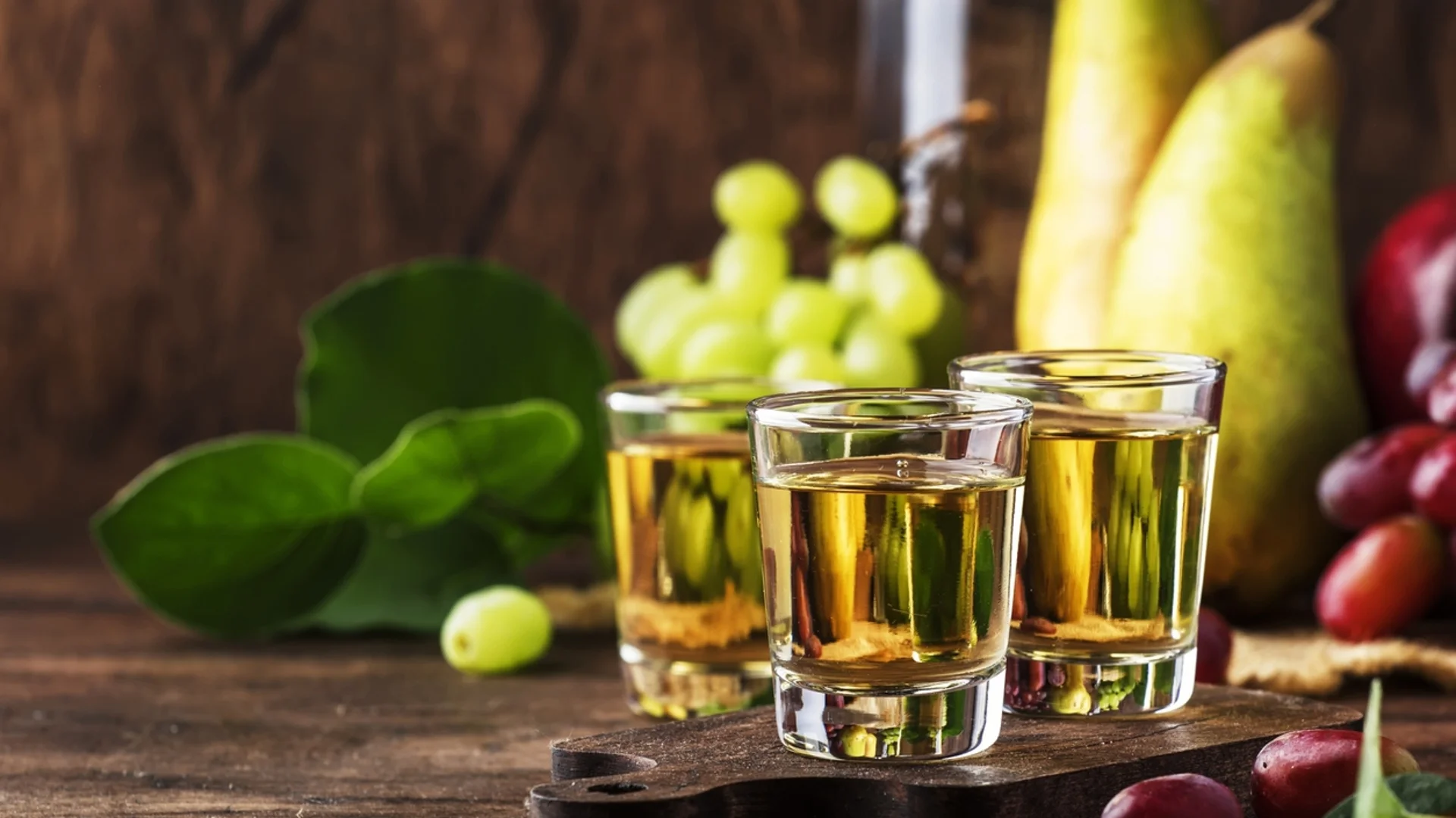 Каква е основната разлика между винена и гроздова ракия?