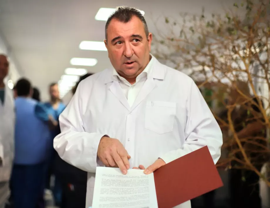 Заповядайте на среща - не, не, вие заповядайте: Лекари от "Пирогов" очакват здравния министър на крака в болницата