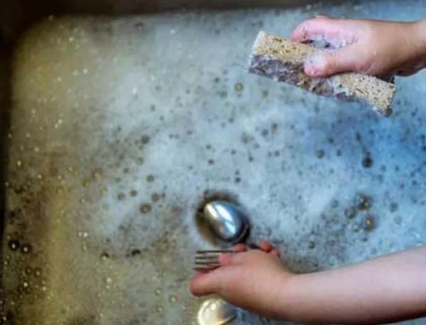 Как да отпушим мивката без химия - с домашни средства