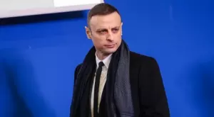 {{ otherArticle[0].article.title }}