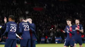 Килиан Мбапе аплодира победа на ПСЖ от пейката, парижани с обрат срещу Лил (ВИДЕО)