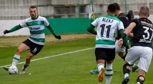 Български национал вкара, но отборът му изяде голям бой от бивш играч на Черно море (ВИДЕО)