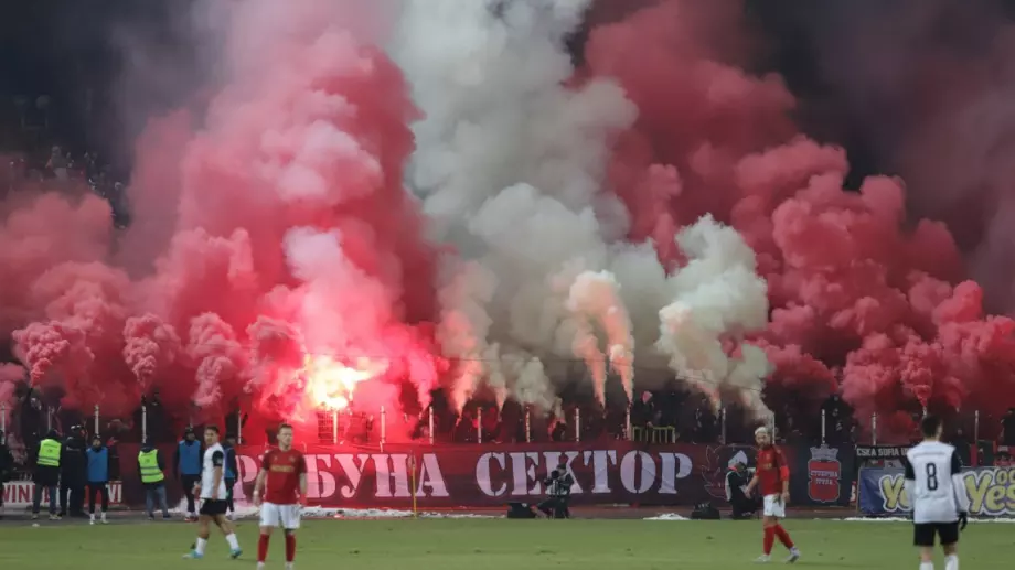 Шоуто на "червените" фенове бе помрачено от късен гол и скандал в края! ЦСКА се сбогува с "Армията" със загуба от Лудогорец (ВИДЕО)