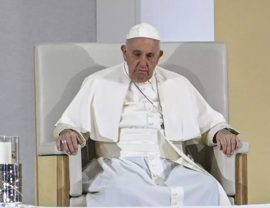 Кашлица попречи на папата да изнесе реч във Ватикана