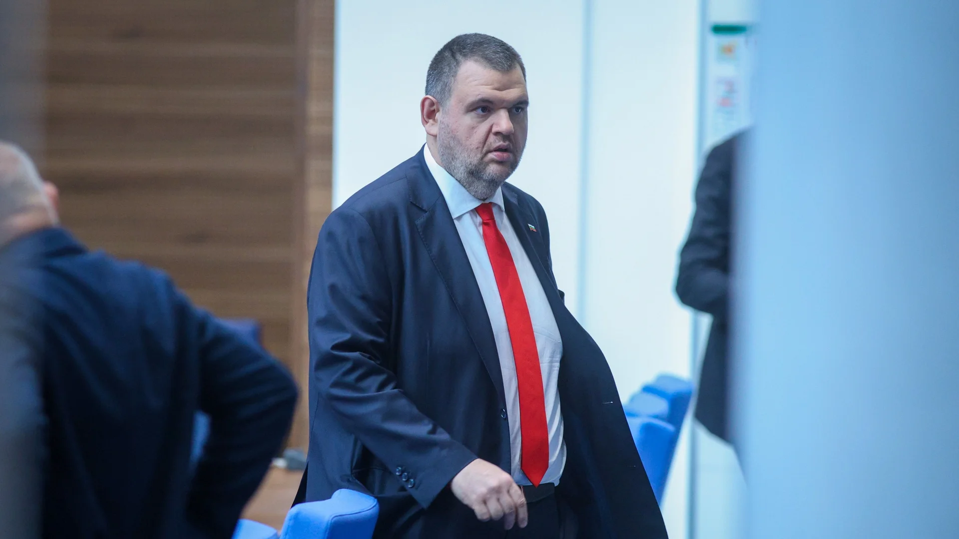 Пеевски нарече президента Радев "главозамаял се властолюбец"