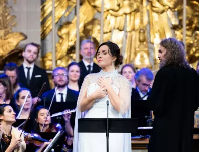 Соня Йончева с блестящ коледен концерт във Версай