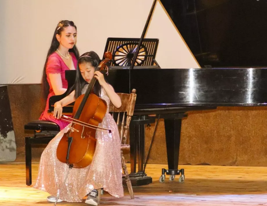 С музика и танци деца помагат на връстници в неравностойно положение
