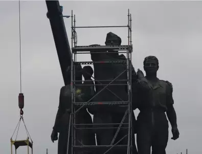 Таков: Министерството на културата разпореди прекратяване на демонтажа на Паметника на съветската армия 