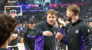 Спрягат Александър Везенков в още една сделка, която ще го прати далеч от Сакраменто Кингс