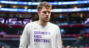 Защо Майк Браун спря да пуска Александър Везенков в НБА?