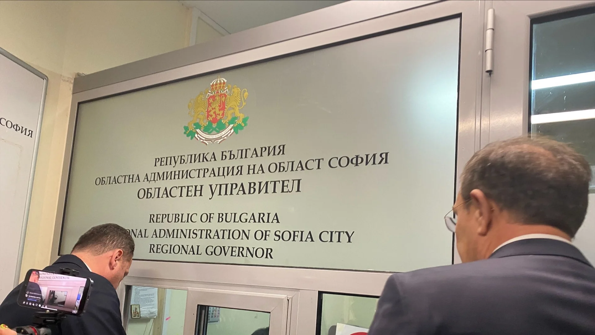 Депутати от БСП нахлуха в областната управа на София заради МОЧА (ВИДЕО)