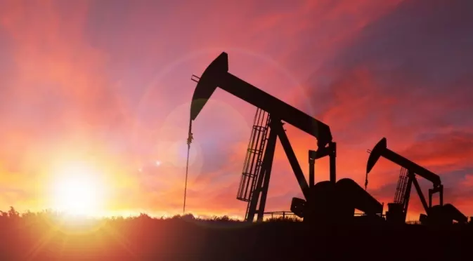 След обрата: Цените на петрола поддържат курса заради американските запаси