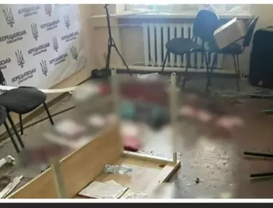 Украински общински съветник взриви 3 гранати на заседание: 26 ранени (ВИДЕО 18+)