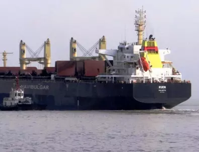 Индийски военни евакуираха български моряк от похитения кораб „Руен“