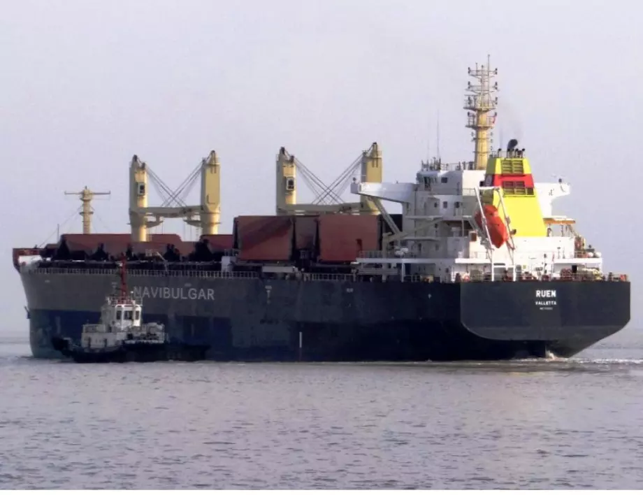 Индия ще съди пирати, отвлекли кораба "Руен"