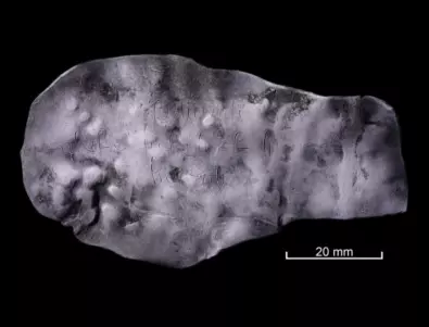 Археолози откриха уникална средновековна плочка с проклятие и призоваване на демони
