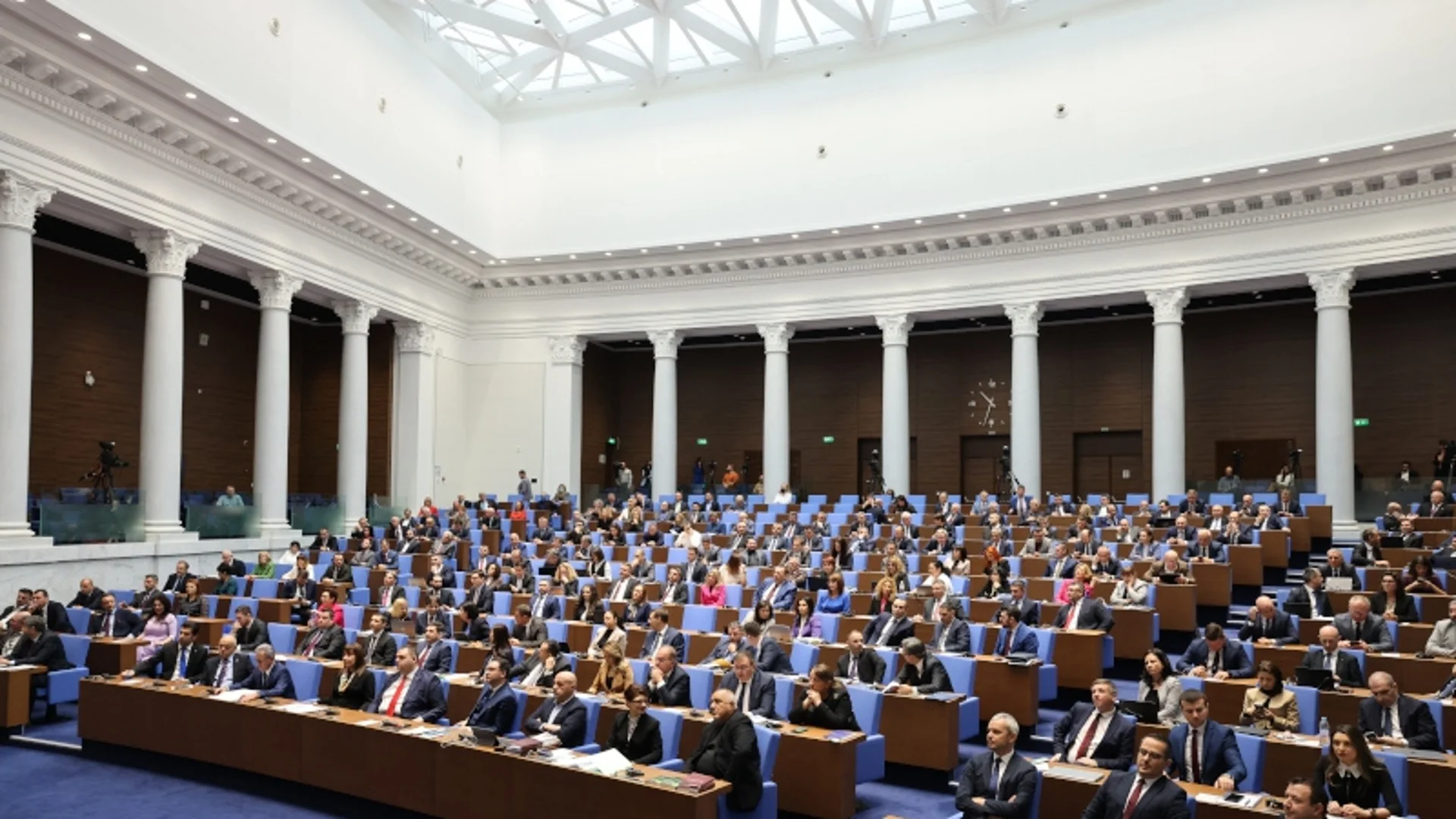 В среднощно заседание: Парламентът създаде временна комисия за проекта "Турски поток"